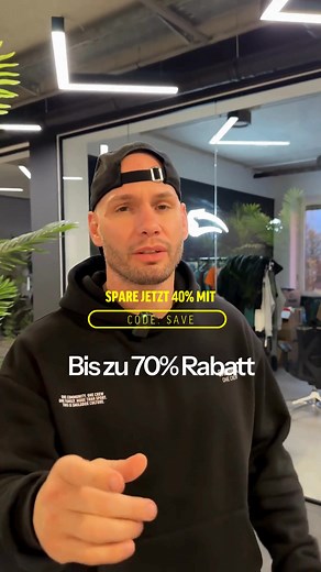 872K views · 44 reactions | ⚠️ Bis zu 70% Rabatt + EXTRA -40% auf ALLES! Der Black-Friday SALE ist LIVE: Hol dir bis zu 70% Rabatt & on top nochmal -40% EXTRA auf wirklich alles mit dem Code SAVE  Ab 130€ gibt’s ein GRATIS Outfit – kompletter Jogging Outfit / Leggings + Shorts, Wert über 100€!  Jetzt bis zu 70% sparen & -40% EXTRA on top mit Code SAVE! | Smilodox | Facebook