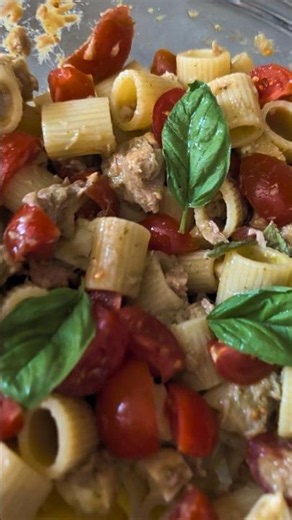 🌿 Pasta fredda con aggiunta di pesto: super golosa, fresca e irresistibile! …di Milly 🍰