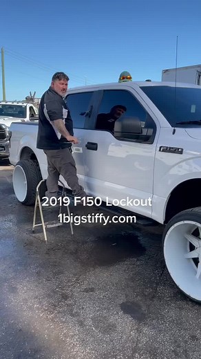 #1bigstiffy #ford #f150lockout #f150 #howto #unlockcar #lockedkeysintruck #unlock #jbtow #fordf150 #repo #tow #towlife #locksmith #repolife #fyp #fy