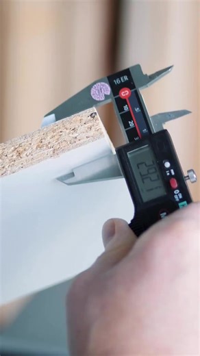 Précision maximale avec la scie circulaire sur table sans fil CSC SYS 50 de Festool : l'afficheur numérique permet de régler la hauteur et l'angle électroniquement avec le bouton de sélection, au dixième de millimètre près ! 💚 #festool #sciecirculaire #precision #sansfil #systainer #powertools #festoolfan #festoolme #nouveauté #18v #cordless #sawing #saw #cscsys50 #festoolsystem #tools #newtools #newproduct #festoolfrance