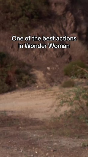 I love how she caught that thing! #lyndacarter #wonderwoman