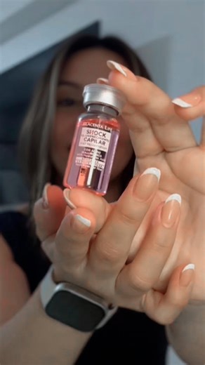 Apliqué el Shock Capilar Rejuvenecimiento Capilar de Placenta Life y el cambio se notó al instante. (en 5 minutos) 💚​ ✔️ Hidrata y humecta profundamente​ ✔️ Repara el daño del cabello​ ✔️ Aporta elasticidad y suavidad​ ✔️ Fortalece la fibra capilar​ Resultado: Cabello más suave, brillante y movimiento desde la primera aplicación. ✨🌿​ 🛒 Consíguelo en Tottus y Mifarma | Placenta Life