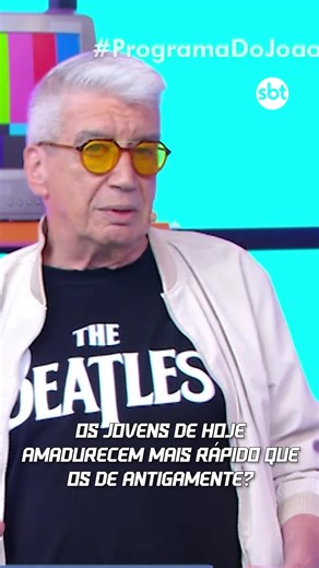 O @_deciopiccinini falou sobre as diferenças entre os jovens de hoje e os jovens de antigamente... Vocês concordam com a opinião dele? Comentem aí 👇 #ProgramaDoJoãoNoSBT #SBT #JoãoSilva