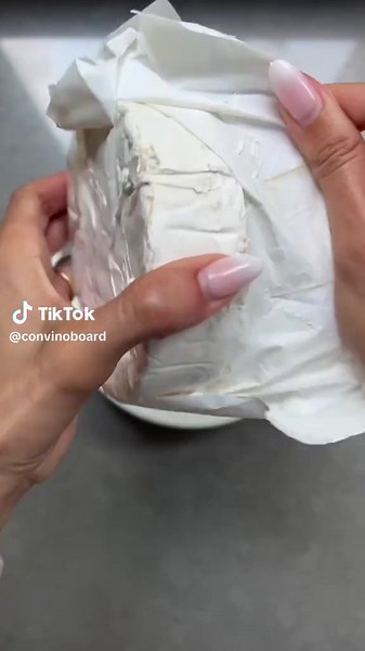 Delicious Roasted Grape Baked Brie Recipe