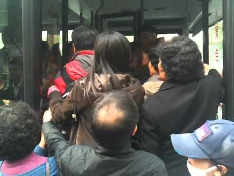 Autobús en Pekín en hora punta | Beijing bus - Rush hour in China