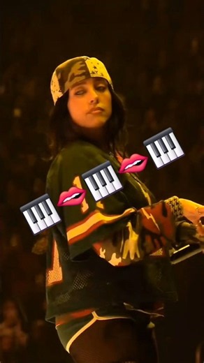Billie Eilish ' LUNCH ' piano moment, different angle 🎹❤️🎹 Hit Me Hard And Soft Tour. #billieeilish