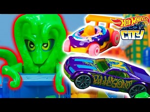 Ultimate Garage Crew Protects Hot Wheels City from Giant Octopus 🐙 | Hot Wheels