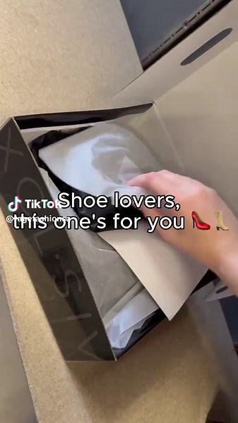 ASMR Shoe Sounds: The Perfect Fashion Unboxing Experience