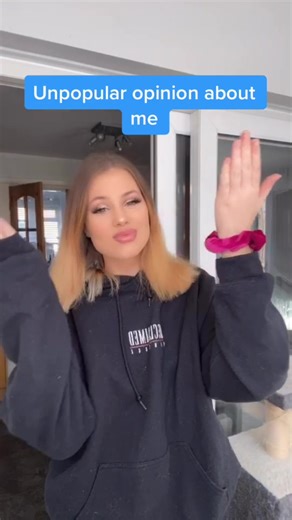 Wigs vs Natural Hair: Let's Settle the Debate!