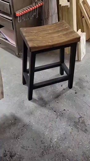 DIY Bar Stool - Beginner Woodworking Project