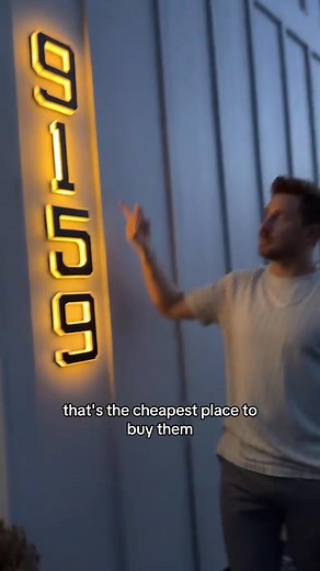Tired of delivery drivers missing your house after dusk? Expecting friends but they can't see your number? Our Lighted House Numbers are the elegant solution you need. Finally, make your home easy to find and safe to approach, day and night. ✅ Crystal-Clear Visibility: Soft, integrated LED lights make your numbers shine brightly. ✅ Built to Last: Fully waterproof & weather-resistant, designed for all seasons. ✅ Effortless Setup: No electrician needed! Choose solar-powered for wireless freedom or