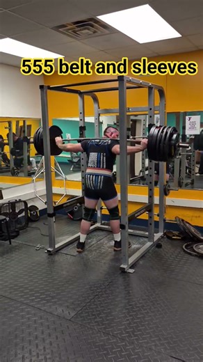 Squats: 555 belt and sleeves pr, 605 belt and straps. #squats #powerlifting #strongman