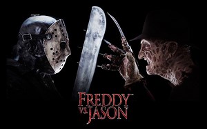 Freddy vs Jason (2003) Trama: Svegliatosi all'inferno, Jason si infuria scoprendo che la sua preziosa maschera è stata rubata nientemeno che da Freddy Krueger. Il quale, per tornare nel mondo dei vivi da cui è stato definitivamente cacciato, cerca di entrare nei sogni di Jason, con l'intento di sterminare i discendenti degli abitanti di Elm Street. Ma Jason non è d'accordo... #FreddyvsJason #ScenaFilmj #PassioneHorror | Passione Horror