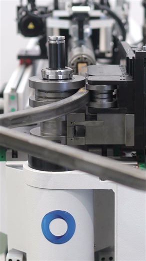 Reliable bending for demanding agricultural applications, with the eMOB-32 LR.