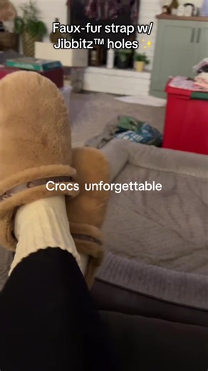 Cozy season is here, and these Crocs Classic Unforgettable Lined Clogs are the warm, lightweight perfect pair for winter errands, lounging, or gifting. The faux-fur upper feels like a slipper, and the Croslite™ comfort makes them an easy everyday wear. If you love comfy, plush, cold-weather shoes, these are a must-see. 🛒✨#TikTokShopCreatorPicks #TikTokShopCyberMonday #TikTokShopBlackFriday #crocs #cozy @Crocs
