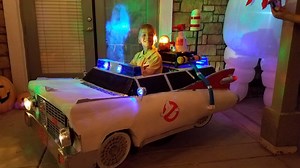 Check Out This Kid's Awesome GHOSTBUSTERS Ecto-1 Halloween Costume! — GeekTyrant
