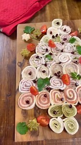 743K views · 10K reactions | Albero di girelle Assirtito… . Ingredienti: 5 fette pane per tramezzini q.b. formaggio spalmabile q.b. pesto alla Genovese q.b. maionese 150 g salmone affumicato (a fette) 100 g mortadella 100 g salame 80 g tonno sott’olio (sgocciolato) q.b. granella di pistacchi #natale #Cucinare | Il caldo sapore del sud di Fernanda Nicotra | Facebook