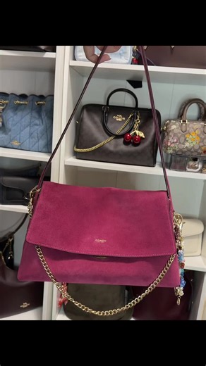 Chelsea 30 in Fuchsia 🩷 @Coach #coachreleaseday #coachbag #coachfuchsia #coachchelsea #coach
