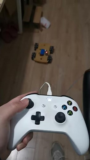 Low cost Mecanum wheel robot using micropython and Esp32, controlled by xbox joystick.