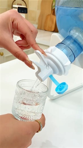 Smart Water Pouring Cap With Lock System #utility #gadgets #smart #shorts