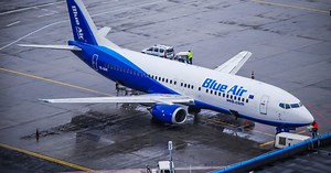 Statul român ar putea prelua o parte din compania aeriană Blue Air
