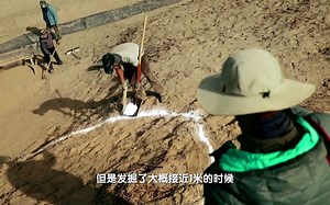 清理掉雅丹土，克亚克库都克烽燧遗址中露出“三间房”！