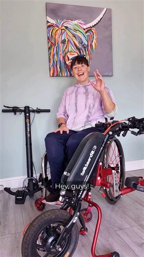 Empulse F35 or StreetJet? 💡 Jen’s got both — and she’s breaking down the main differences between them, and when she uses each one depending on her daily needs. Watch the video if you’ve been curious about this too, and drop any questions below! 🔸F35 >> https://ow.ly/OeaQ50XhtWe 🔸StreetJet >> https://ow.ly/FY4S50XhtWh 📹 by Jen Russell – therollingjen on Instagram #Empulse #PowerAssist #Wheelchairlife | Sunrise Medical