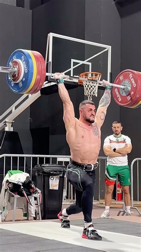 352K views · 45K reactions | King @karlos_nasar_ with a 210kg/463lb clean and jerk in training at the 2025 Euros! @litkov in the back. Thanks @doctor_giorgi for the video! | hookgrip | Facebook