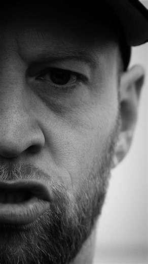 LAPAZ on Instagram: "Hier nun meine Hommage an Bettina Wegner in voller Länge🙏🏻 Ich danke jeden einzelnen für seinen Beitrag zum Video - ihr habt das Video erst besonders gemacht❤️ Danke an Bettina Wegner für den wundervollen und wichtigen, zeitlosen Liedtext. Danke an @four_eight_films der, zugegeben einmal ziemlich spontan, draufgehalten hat😅 Ich liebe diesen Song und hoffe er kommt auch so bei euch an. Danke für eure lieben Nachrichten und Kommentare, sowie jede andere Form von Support❤️ #