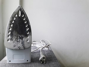 How to Clean an Iron - realestate.com.au