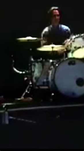 Bruce Springsteen Fan 🎸 on Instagram: "The Ties That Bind - East Rutherford 1999 #brucespringsteen #springsteen #estreetband #eastrutherford #newjersey #1999"