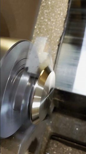 完成工程。内張りでチャッキング。5ミリしか掴むところがない。薄物加工。なのでチャック圧をあげられない。 #nc加工