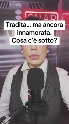 La verità che fa più male… di solito è quella che ci libera. Ti è mai capitato di restare troppo a lungo? Raccontamelo.🤍 #tradimento #amorproprio #dignità #neiperte #perte