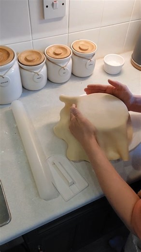 Marzipan a fruit cake with me 🎄 I use apricot jam to stick my marzipan onto the cake - boiling together approx half a jar of apricot jam with a teaspoon of water for around a minute on a fast boil, leaving to cool and applying with a pastry brush. I am using shop bought marzipan here, and if there are any small holes in the cake where a piece of fruit has fallen out I will fill in with a small ball of marzipan to ensure a smooth finish 😊 This is your opportunity to ensure a good base to make s