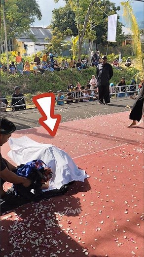 Shock Moment‼️ Pocong Cleansing Ceremony With White Cloth Covering – Javanese Mystic Culture