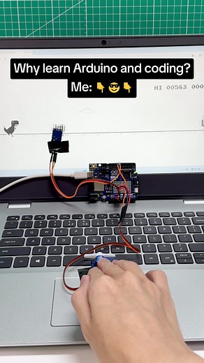 Arduino Crushes Chrome Dino Game with Photoresistor and Servo