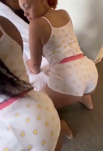 2Hot Girls twerking Ass Clapping Big Booty Nude Twerk #Twerking🍩😋