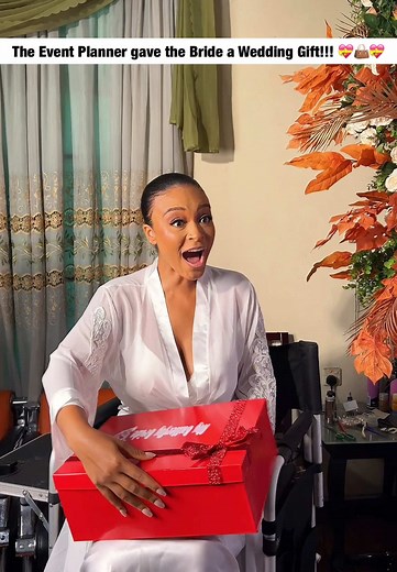 Bride Receives Heartwarming Wedding Gift at Ceremony