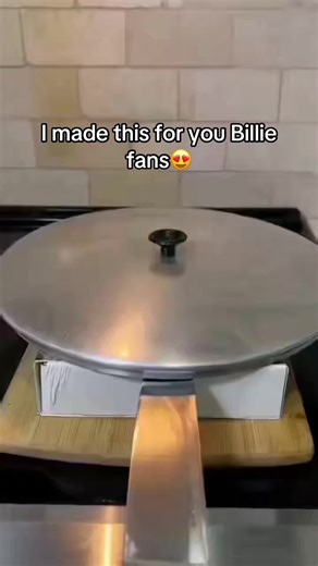 Send this to a huge Billie fan😍 #heated #mug #billieeilish