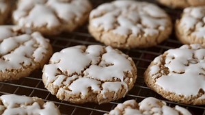 212K views · 107 reactions | How to make old-fashioned Iced Oatmeal Cookies! RECIPE: https://sugarspunrun.com/iced-oatmeal-cookies/ | Sugar Spun Run | Facebook