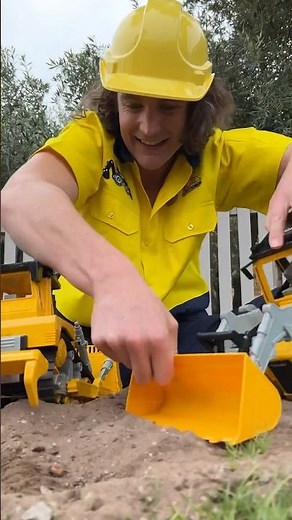 Dig, dig, dig with a digger! Construction machines can do it! 🚜👷‍♂️