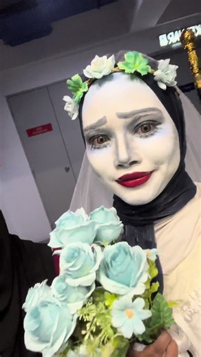 Chaotic Pre-Dinner Moments with Creative Cosplay