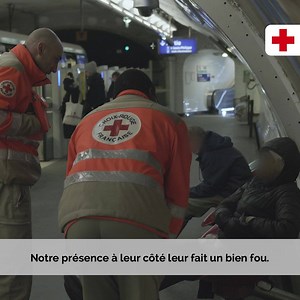 72K views · 2.2K reactions | Chaque jour, nos bénévoles vont à la rencontre des personnes à la rue et leur apportent écoute et soutien pour briser leur solitude et leur isolement. | Croix-Rouge française | Facebook