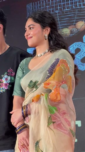 ಕರ್ನಾಟಕಕ್ಕೆ ಬಂದ ಕವಿತಾ ಬಸ್ ಹಾಗೂ ಮುಗಿಲ ಪೇಟೆ ಹುಡುಗಿ | Tovino Thomas | Songs