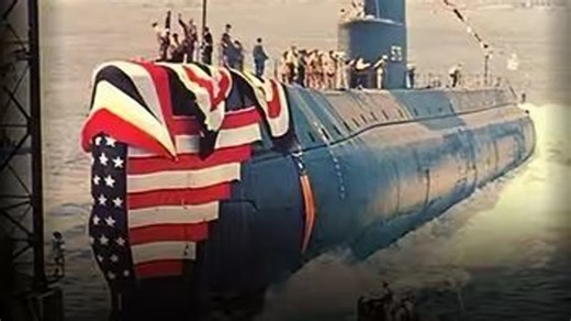 3000公里冰下潜行，人类首次北极之旅！ 鹦鹉螺号核动力潜艇是隶属于美国海军的一艘作战用潜水艇。它是世界上第一艘实际运作服役的核动力潜艇，其近乎无限的续航力跟动