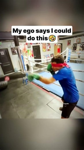 Blindfolded boxing hits different 🥊 #boxing #challenge