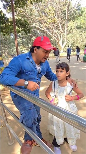 Introducing the "VitaWear SmartBand," a next-generation wearable gadget🎉