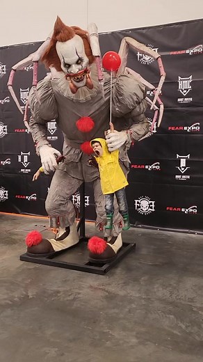 This has been our front row seat view of a Pennywise animatronic at the convention all weekend 😁 #pennywise #foryoupage #Halloween #clowncheck