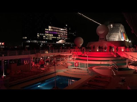 AIDA Selection | AIDAcara sagt "Tschüß" mit großem Feuerwerk