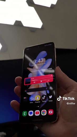 Removing Screen Protector from Samsung Z Flip 4: Easy and Safe Process